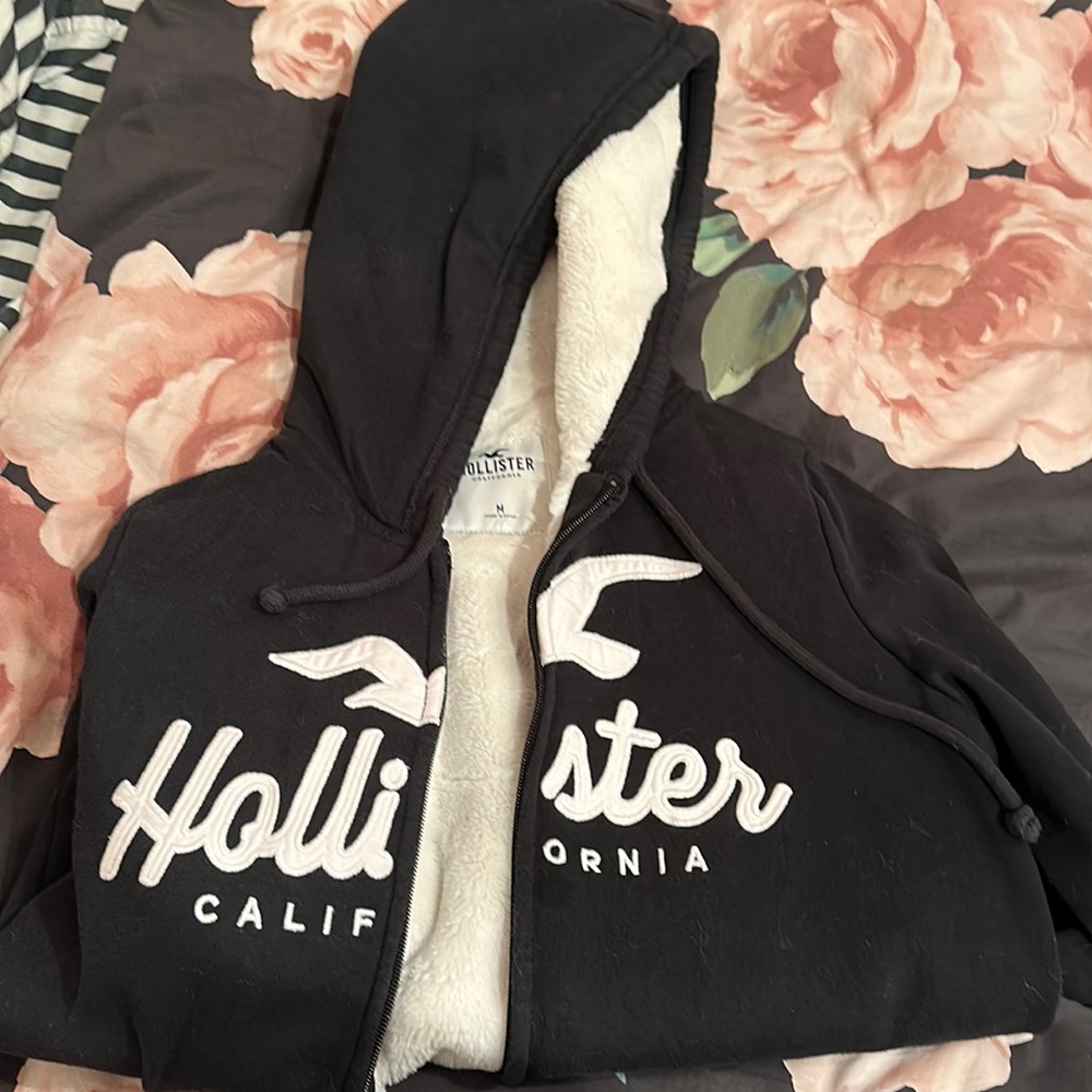hollister fuzzy zip up hoodie